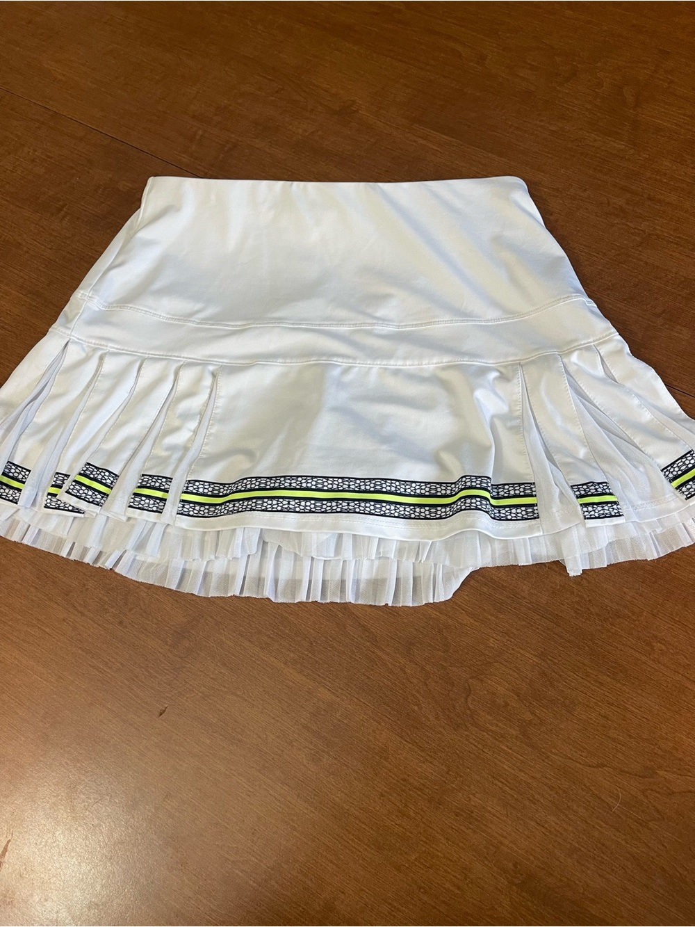 Lucky in Love Pickleball Tennis Skirt Skort White Neon Yellow Trim Medium 8-10
